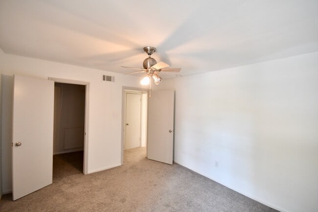 Building Photo - 4404 Basswood Ln