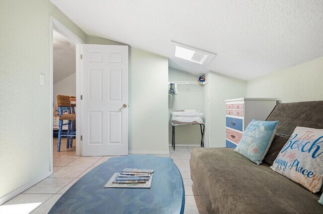 Building Photo - "Cozy & Efficient 1-Bedroom Retreat Steps ...