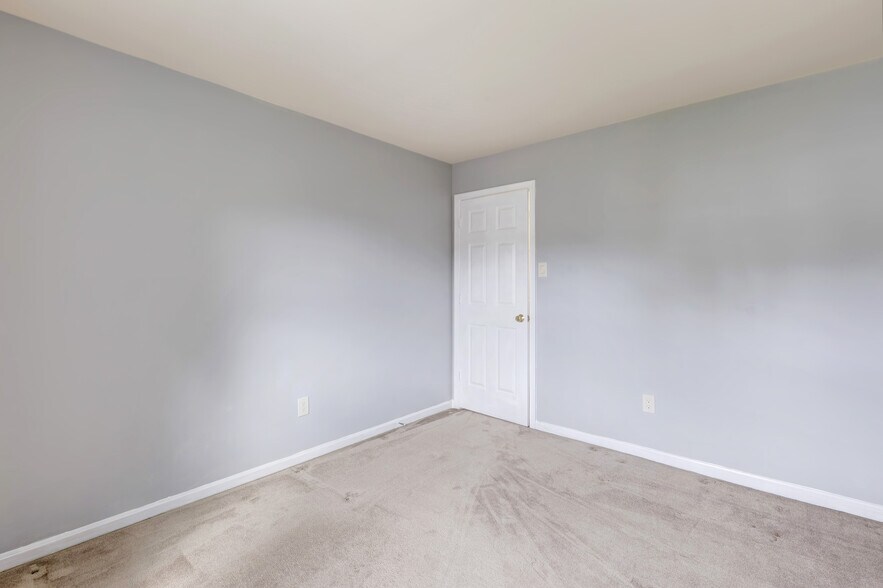 Building Photo - 8010 Old Parsonage Ct