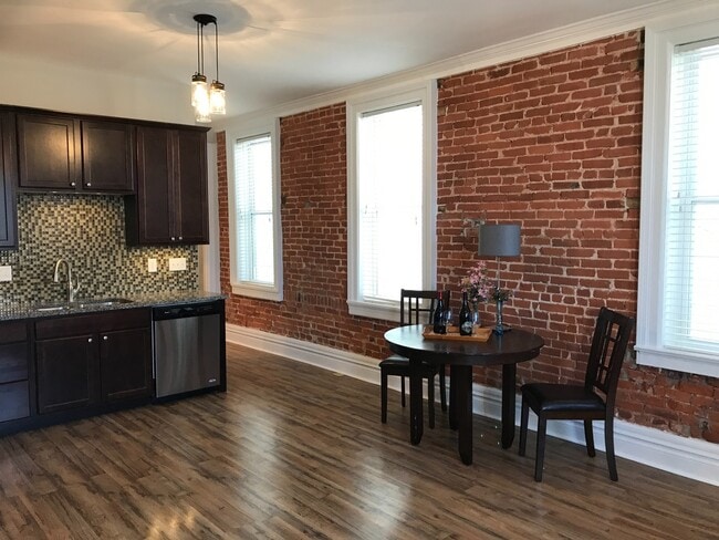 Building Photo - Large Renovated Home on the Hill with Garage!!