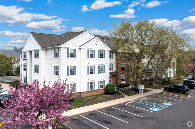 Building Photo - Bradford Pointe Apartments