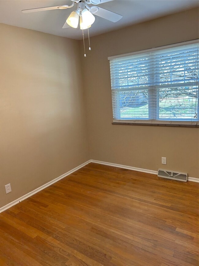 Building Photo - 436 Lindy Blvd