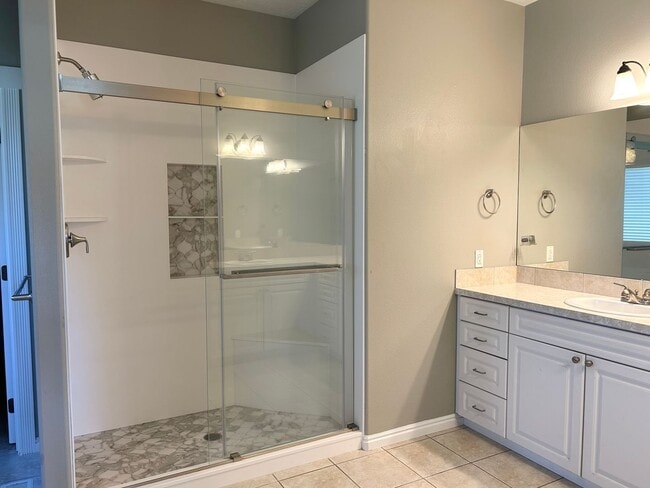 Building Photo - Lochsa Falls 5 Bedroom Home with Private B...