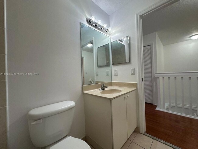 Building Photo - 1712 SE 31st Ct