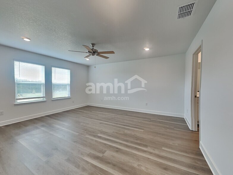 Building Photo - 37878 Dusty Saddle Ln