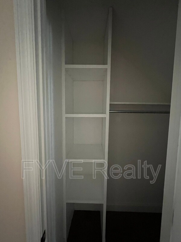 Building Photo - 7914 Gleason Dr