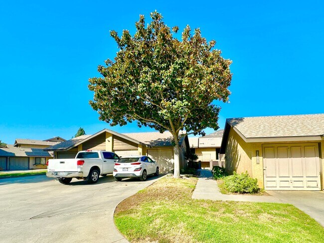 Building Photo - 1652 Pala Lake Dr