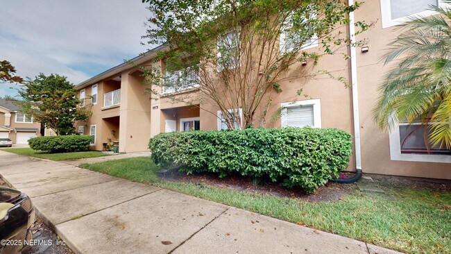 Building Photo - 9575 Amarante Cir