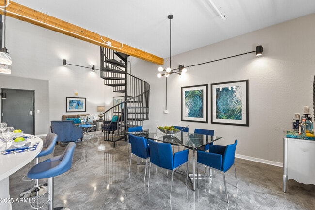 Building Photo - 914 E Osborn Rd