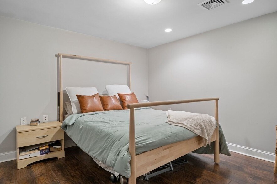 Building Photo - 100 Old Harbor St