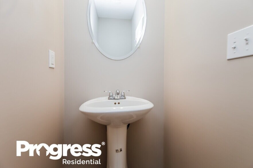 Building Photo - 7622 Absinth Dr