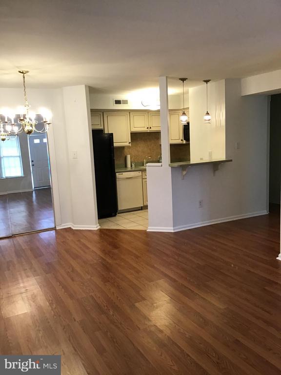 Building Photo - 45011 Bennett Pl