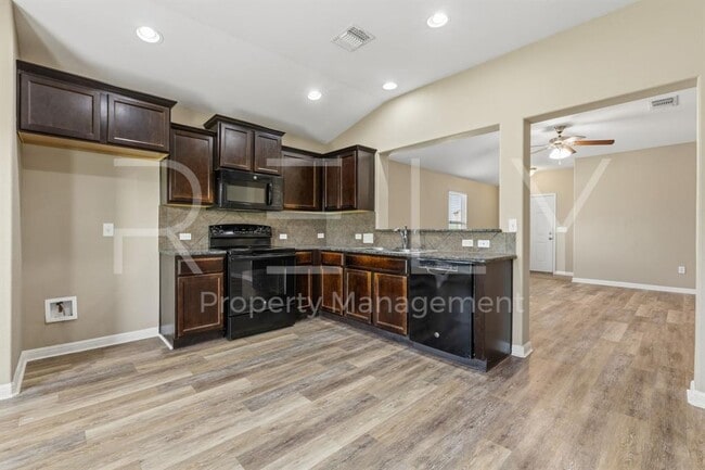 Building Photo - 146 Leon River Loop