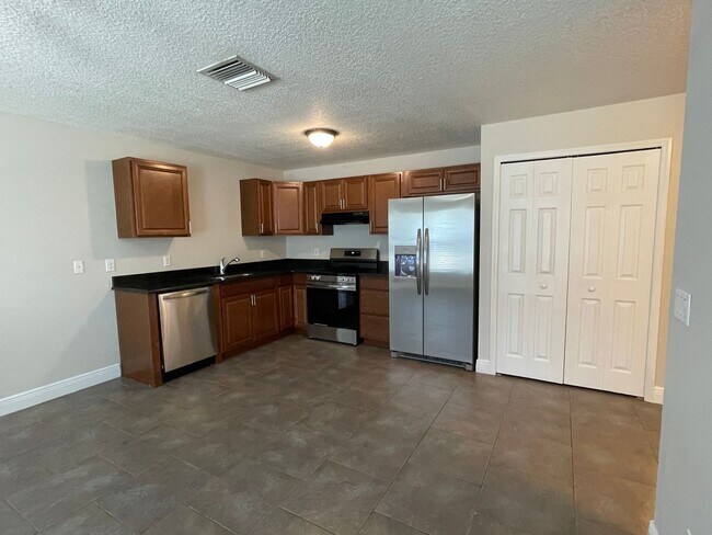 Building Photo - 528 Citrus Ave