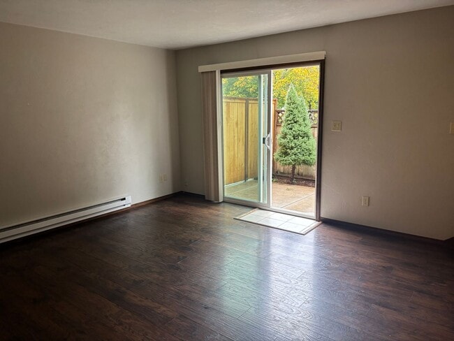 Building Photo - Cozy 3 Bedroom Duplex with Private Backyard