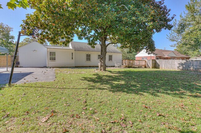 Building Photo - 1402 N Tennessee Blvd