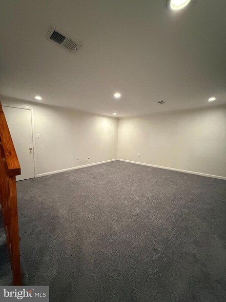 Building Photo - 6526 Beechwood Dr