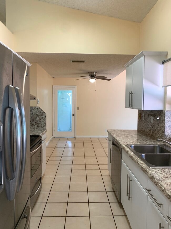 Building Photo - 9840 NW 28th Ct