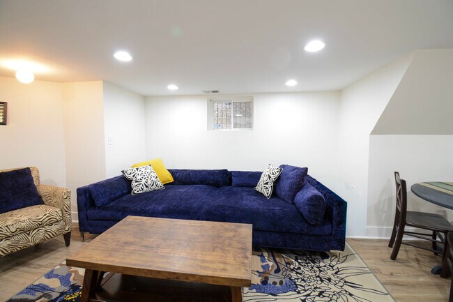 Building Photo - 4947 W Parker Ave