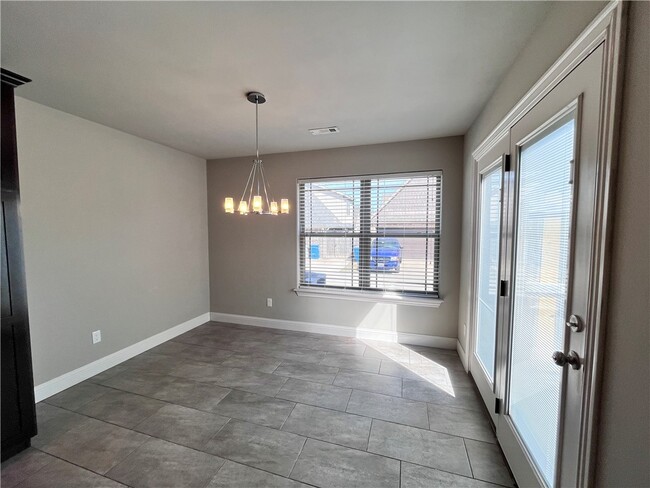 Building Photo - 3214 SW Stonepoint Ave