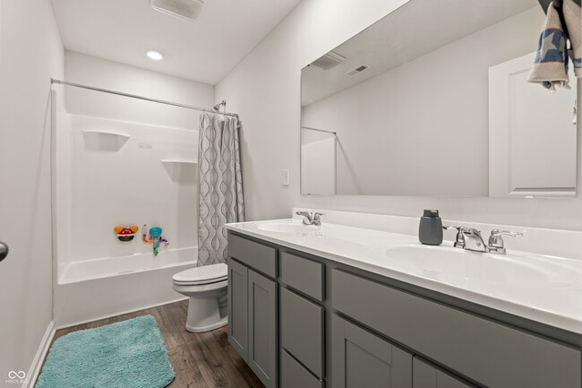 Building Photo - 1399 Hat Band St