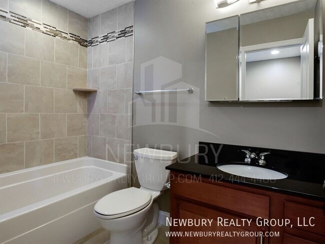 Building Photo - 155 Banksville Pl