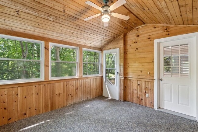 Building Photo - 5 Woodvale Ct
