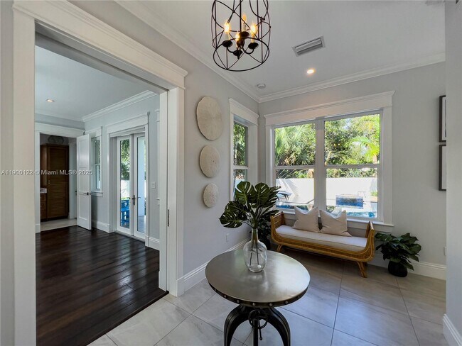 Building Photo - 545 SW Indianola St