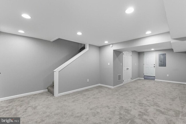 Building Photo - 809 Pontiac Ave