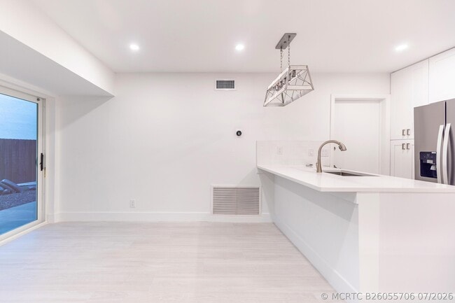 Building Photo - 7860 Stanway Pl