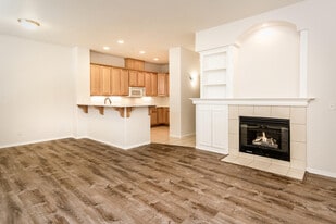 Building Photo - 903 Lawrence Dr