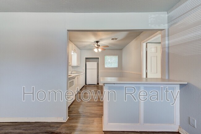 Building Photo - 9809 N McKinley Ave