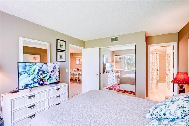 Building Photo - 5564 NE Gulfstream Way