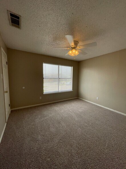 Building Photo - 1208 Monroe Loop