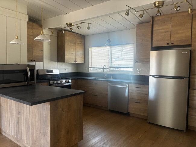 Building Photo - Beautiful 2 bedrooms duplex in Imperial Beach
