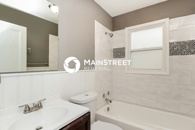 Building Photo - 3 Bedroom Pet-Friendly Home in Leavenworth, KS with Main Street Renewal