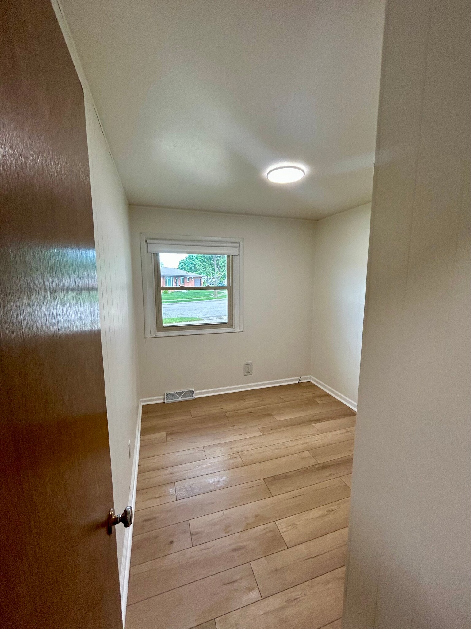 3rd bedroom or office space - 2832 S 11th Pl