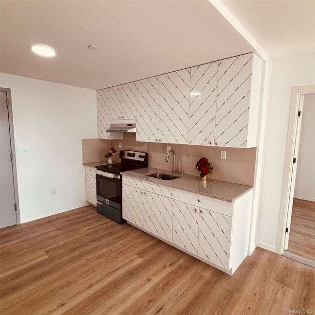 Building Photo - 70-40 45th Ave