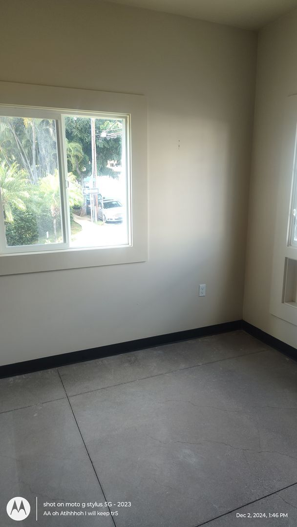 Building Photo - Conveniently located, utilities incl,  A/C...