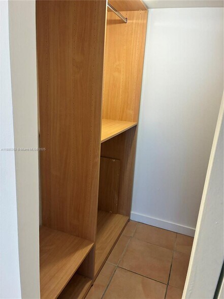 Building Photo - 3401 N Country Club Dr