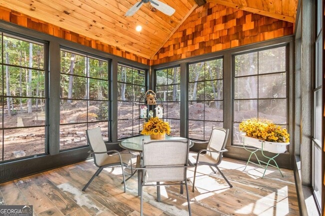 Building Photo - 6 Whisper Pl