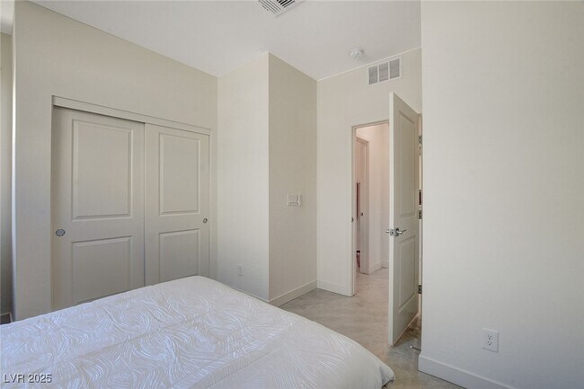 Building Photo - 1561 Crowned Eagle St