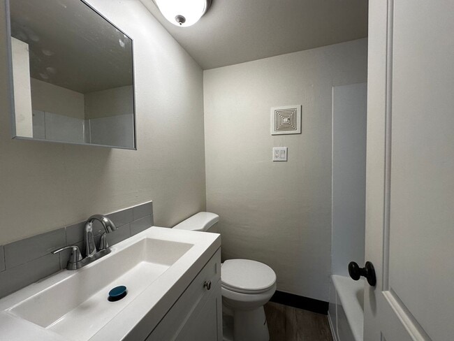 Building Photo - Recently Renovated 3 Bedroom 1 Bath Single...