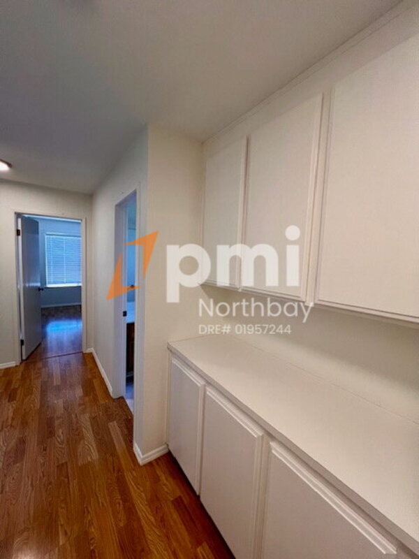 Building Photo - 3552 Larchmont Ct