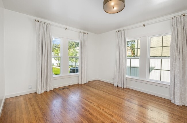 Building Photo - 4148 Normandy Ave