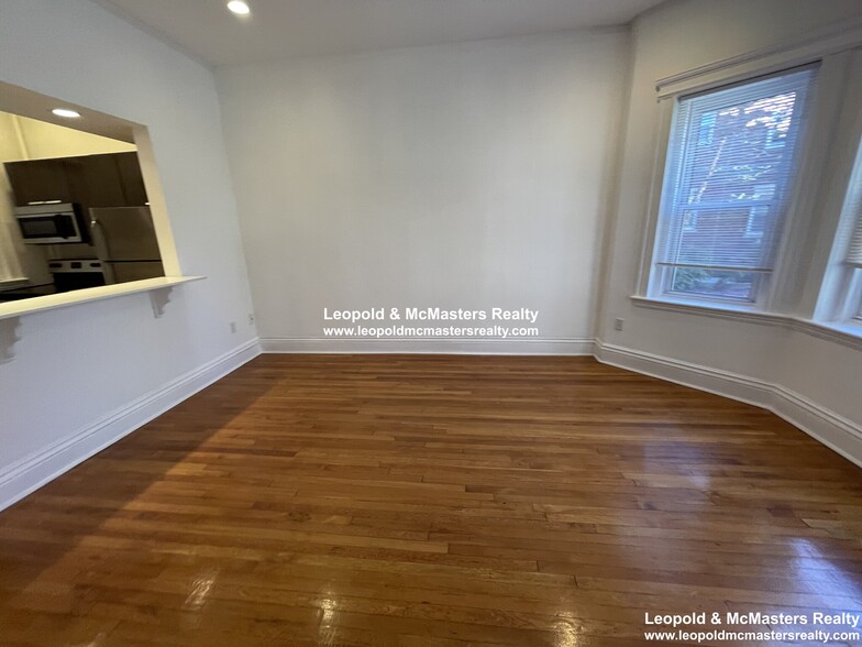 Building Photo - 50 Queensberry St