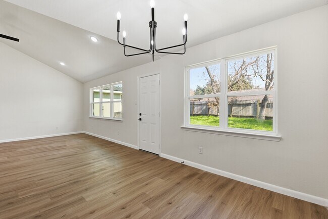 Building Photo - 7310 Sonnet Glen Ln