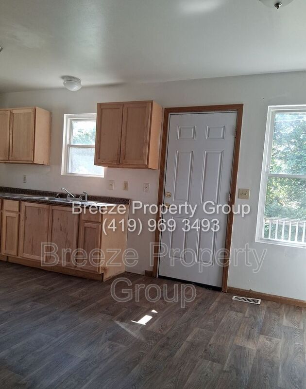 Building Photo - 201 W Chalmers Ave