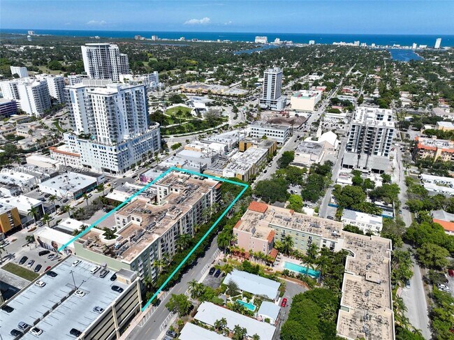 Building Photo - 1919 Van Buren St
