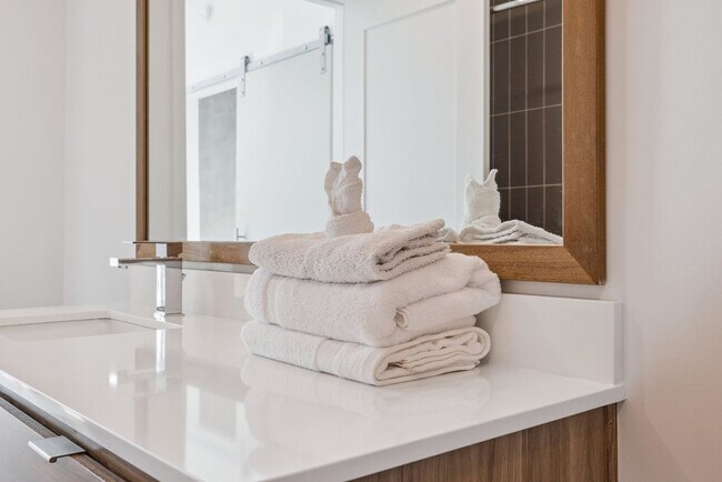 Building Photo - 222 E Jefferson St